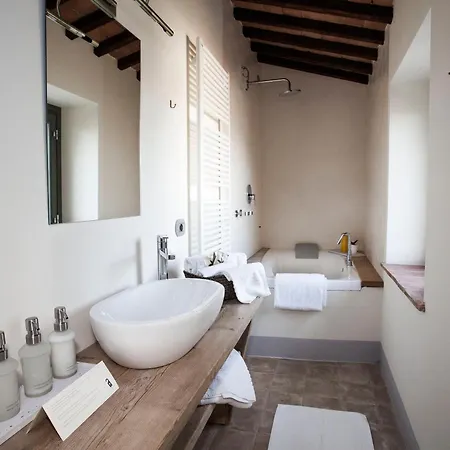 Farm stay Salcheto Winehouse